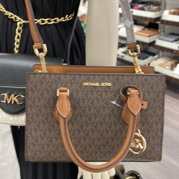 Michael Kors Small Sheila Satchel Crossbody
Bag Brown
NWT - Picture 16 of 16